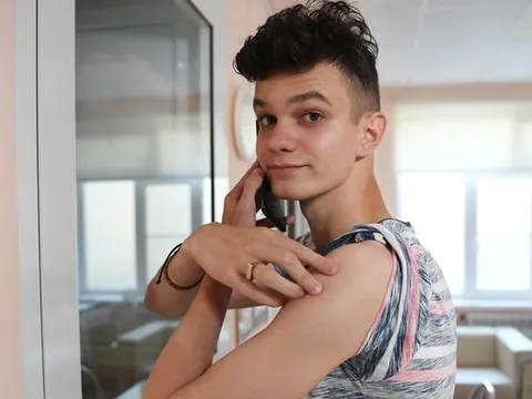 Nga phê duyệt tiêm phòng vaccine ngừa COVID-19 cho nhóm từ 12-17 tuổi