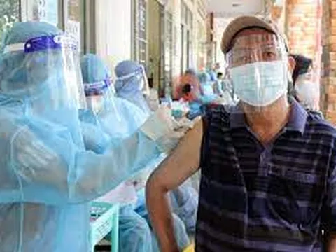 Thủ tướng Chính phủ yêu cầu tăng cường tiêm chủng, kiểm soát biến chủng mới Omicron