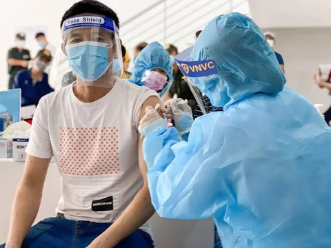 Bộ Y tế nghiên cứu để bảo đảm đủ vaccine tiêm mũi tăng cường