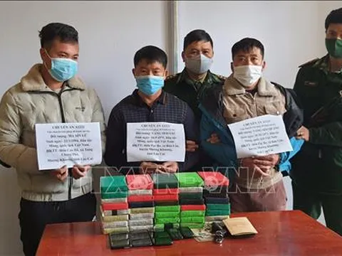 Lào Cai: Bắt 3 đối tượng vận chuyển 40 bánh heroin trong bao tải
