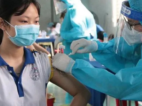 Bộ Y tế: Rà soát, tổ chức tiêm vét vaccine phòng COVID-19 đủ liều cho người từ 12 tuổi trở lên