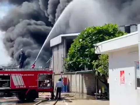 TP.HCM: Cháy lớn trong khu công nghiệp Tân Phú Trung, hàng trăm công nhân tháo chạy