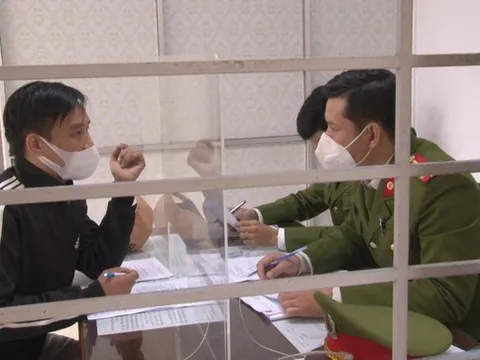 Mua nhầm ma tuý giả, đôi nam nữ đi trình báo công an