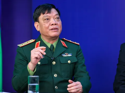 Chuyển hướng chiến lược phòng chống dịch: Chậm hay không thể sớm hơn?