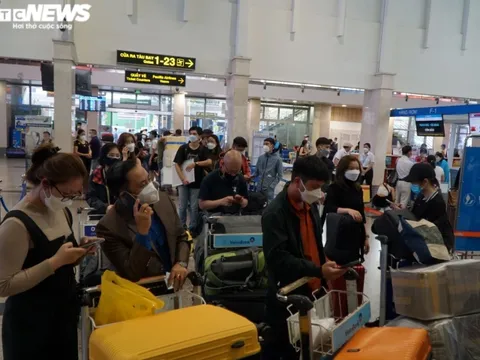 Sân bay Tân Sơn Nhất đón lượng lớn hành khách rời TP.HCM về quê ăn Tết