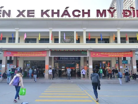 Về quê ăn Tết: 'Thích ứng an toàn' thay vì 'ngăn sông cấm chợ'