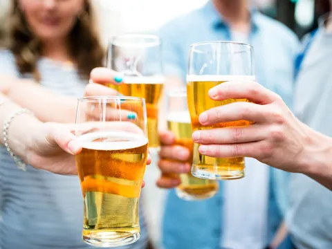 Rủ rê, ép buộc người khác uống bia rượu ngày Tết bị phạt bao nhiêu tiền?