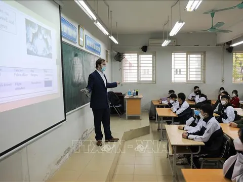 Sẵn sàng phương án xử trí khi có học sinh mắc COVID-19 trong trường học