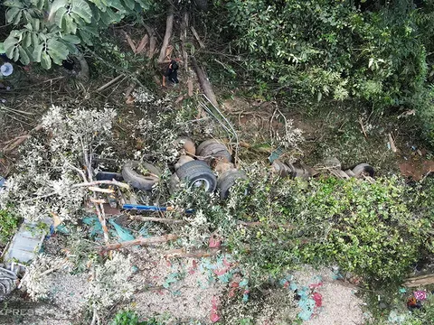 Gia Lai: Xe tải chở sắn lao xuống vực, 6 người tử vong