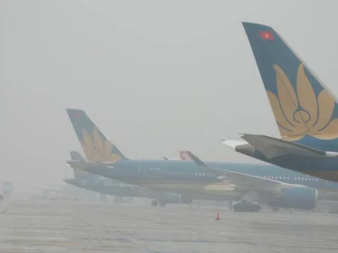 Sương mù dày đặc ở miền Bắc, 30 chuyến bay không thể hạ cánh