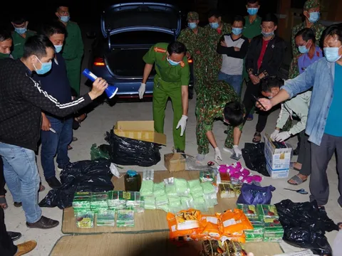 Đôi nam nữ vận chuyển 77 kg ma tuý đá từ Đồng Tháp đến TP.HCM