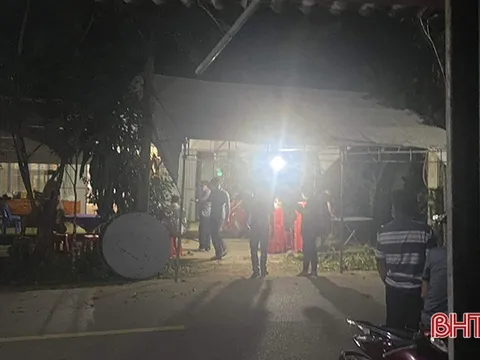 Người phụ nữ tử vong nghi do sử dụng điện thoại khi đang sạc pin