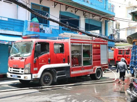 Nghi án nam thanh niên tẩm xăng đốt nhà bạn gái