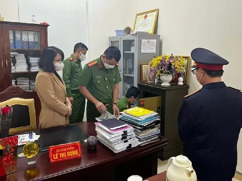 Khởi tố nữ giám đốc Trung tâm giáo dục thường xuyên ở Nghệ An