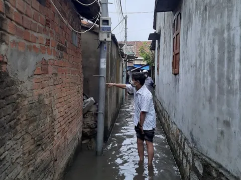 Người phụ nữ bị điện giật tử vong khi đi vào vũng nước nghi nhiễm điện