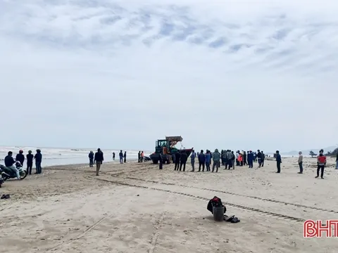 Hà Tĩnh: Lật thuyền trên biển, một ngư dân mất tích