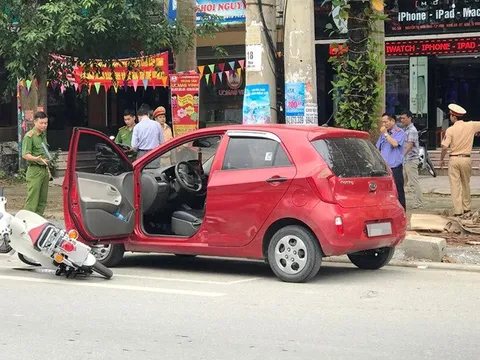 Mở cửa xe ô tô gây tai nạn giao thông, bị phạt ra sao?