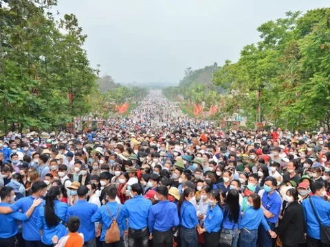 Giỗ Tổ Hùng Vương 2022: 'Biển người' đổ về dâng lễ, huy động hơn 1.000 người bảo vệ an ninh