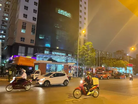 Hà Nội: Giải cứu nam sinh lớp 9 có ý định nhảy lầu tự tử