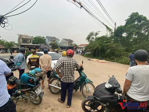 Xe tải đâm vào xe máy, 2 cha con tử vong