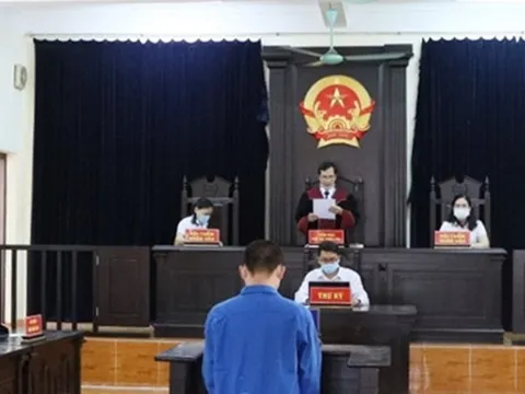 Lên tòa nộp đơn ly hôn, người chồng bị xử 3 năm tù do giao cấu với trẻ em