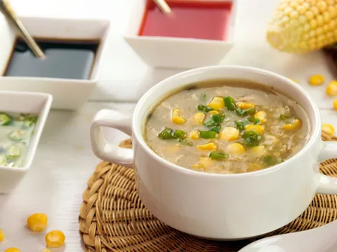 Trẻ bị sốt sau khi tiêm vaccine ngừa COVID-19, bố mẹ nên cho con ăn gì?