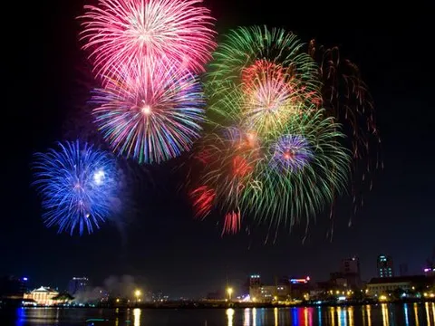 TP.HCM bắn pháo hoa mừng lễ 30/4