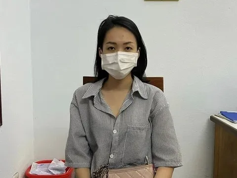 Người mẫu ảnh trộm tiền của bạn cùng phòng để đi bar, thể hiện với bạn bè