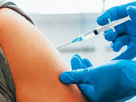 Trẻ chưa tiêm vaccine ngừa COVID-19 có nguy cơ nhập viện cao gấp 2 lần nếu nhiễm Omicron