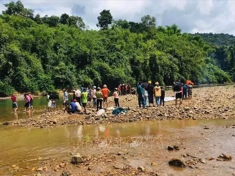 Rủ nhau ra sông Đồng Nai tắm, 4 học sinh lớp 11 đuối nước thương tâm