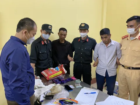 Bắt quả tang 2 đối tượng vận chuyển hơn 5.000 viên ma túy tổng hợp
