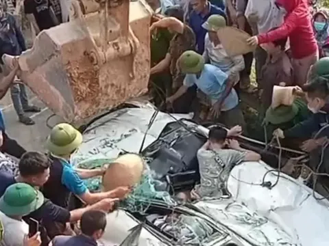 Vụ xe tải đè bẹp xe con ở Hòa Bình: Tạm giữ hình sự tài xế gây tai nạn