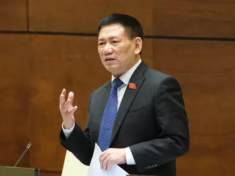 Giá xăng dầu tăng cao, Chủ tịch Quốc hội đề nghị rà soát lại thuế, phí