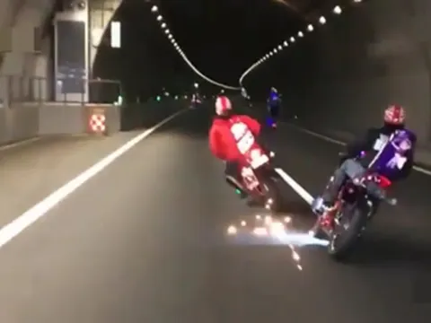 Xe máy rú ga, bấm còi liên tục bị xử phạt như thế nào?