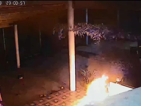 Bình Định: Nhà dân phát nổ giữa đêm, nghi bị ném bom xăng