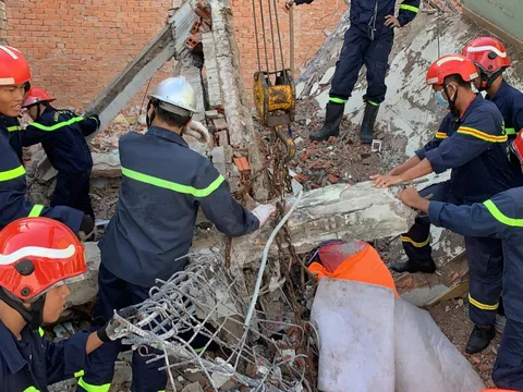 Sập tường công trình ở TP.HCM, 2 người thương vong