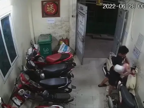 Hà Nội: Cô gái trẻ bị khống chế, sàm sỡ ngay tại nhà trọ