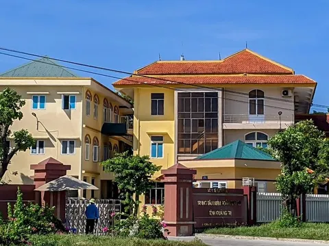 Công an tạm giữ 2 cán bộ CDC Quảng Trị