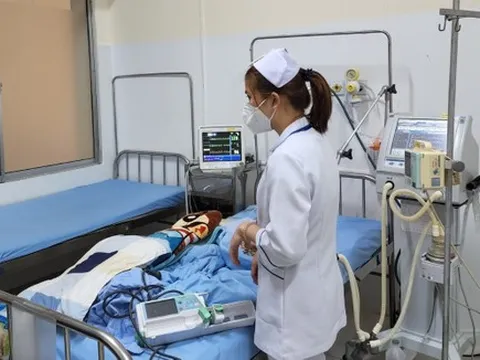 Bé gái 2 tuổi nghi bị bảo mẫu bạo hành gây chấn thương sọ não