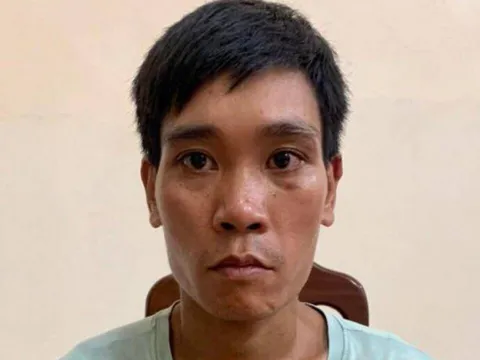 Tạm giữ khẩn cấp đối tượng đuổi chém công an ngay tại trụ sở UBND