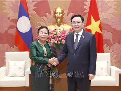 Chủ tịch Quốc hội Vương Đình Huệ tiếp Phó Chủ tịch Quốc hội Lào Sounthone Xayachack