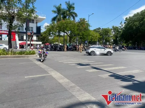 Công an vây bắt kẻ nổ súng cướp tiệm vàng ở Thừa Thiên - Huế