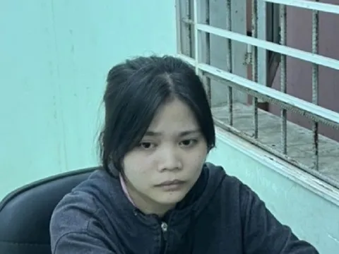 Tạm giữ hình sự cô gái giả vờ mua nhẫn vàng rồi cướp