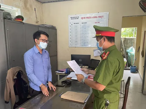 Khởi tố, bắt tạm giam nhân viên ngân hàng chiếm đoạt tiền của khách