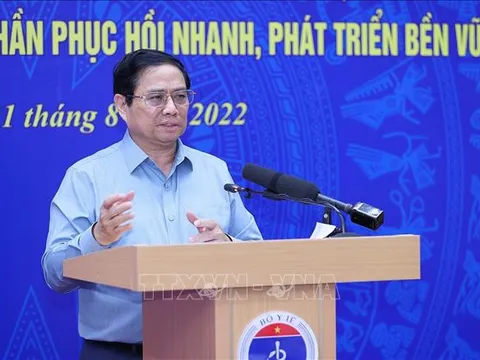 Thủ tướng: Các bộ, ngành, địa phương phối hợp xử lý những vấn đề cấp bách của ngành Y tế