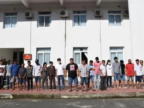 Bắt quả tang 20 người tụ tập lắc tài xỉu trong quán cà phê, thu giữ hơn 100 triệu đồng