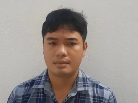 Bắt đối tượng dùng súng khống chế người đi đường rồi cướp tài sản