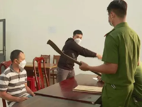 Khởi tố hai cha con chém người sau va chạm giao thông