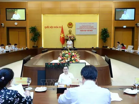 Giám sát việc thực hiện nghị quyết của Quốc hội về đổi mới chương trình, sách giáo khoa giáo dục phổ thông