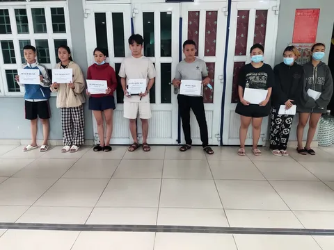 Tạm giữ nhóm đối tượng giả nhân viên ngân hàng để lừa đảo chiếm đoạt tài sản